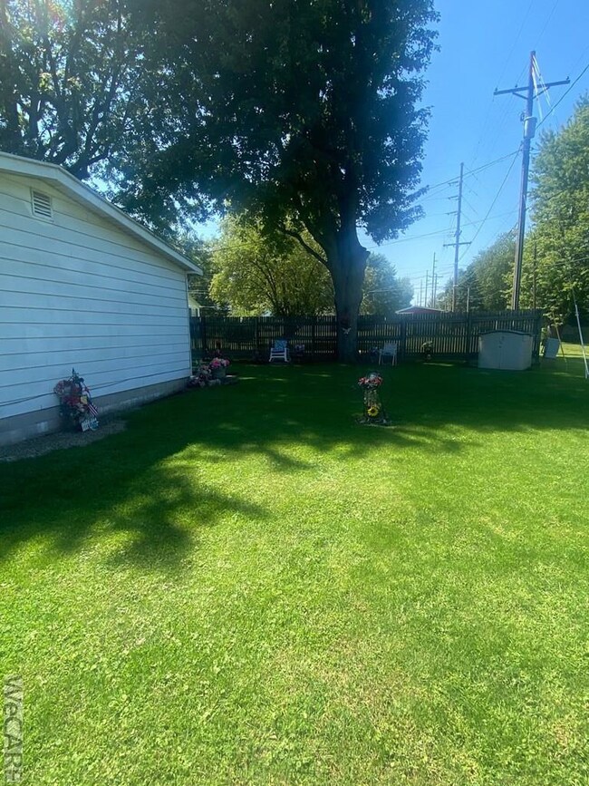 328 E Highland Ave, Ada, OH 45810 - photo 4