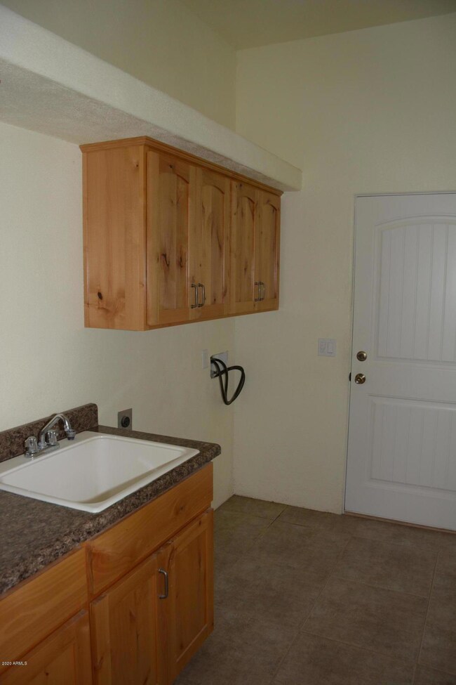Large Spacious Laundry Room