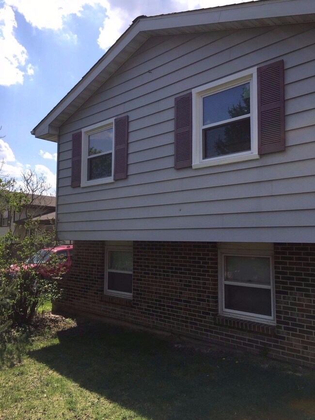 13104 Wheeler Ct, Cedar Lake, IN 46303 - photo 4