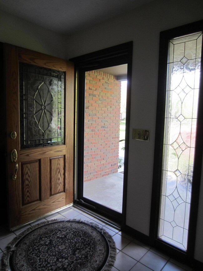 1927 Meander Dr, Columbus, OH 43229 - photo 3