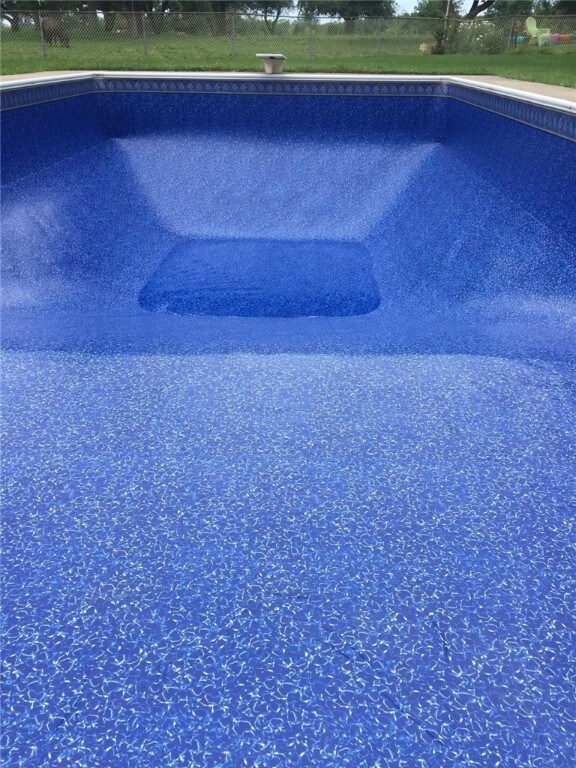 in-ground pool with newer liner and 8.5' depth!