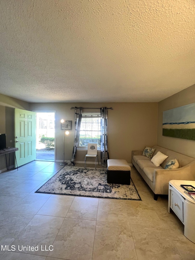 1550 E 2nd #89 Living room .