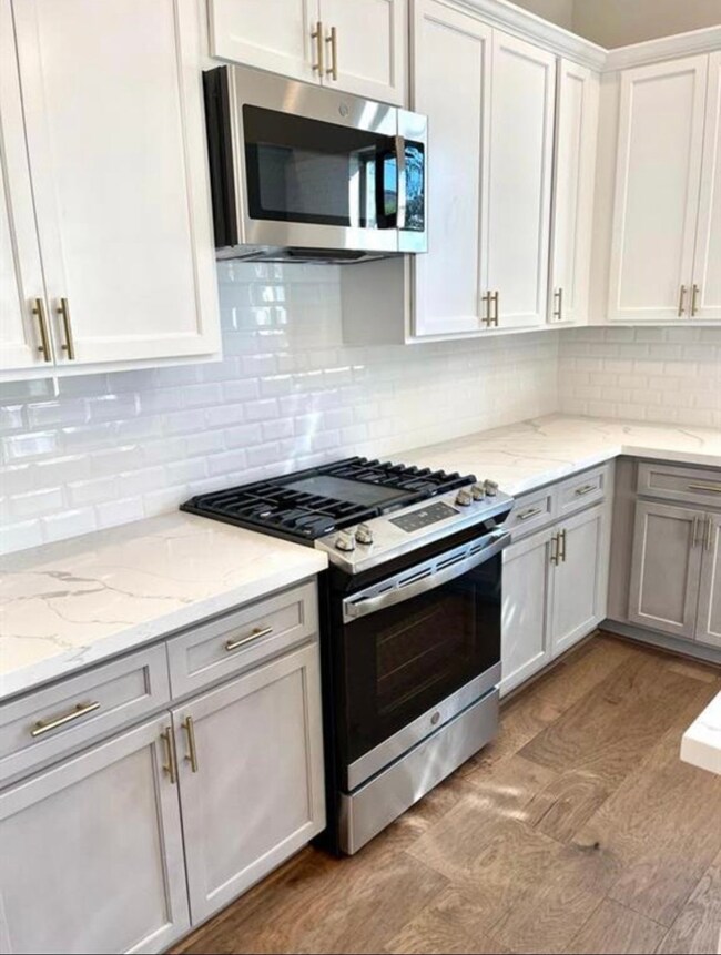 803 Thornton Rd unit C, Houston, TX 77018 - photo 6