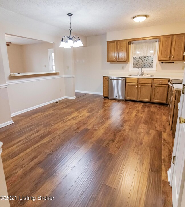 288 Harrison Cir, Mount Washington, KY 40047 - photo 5