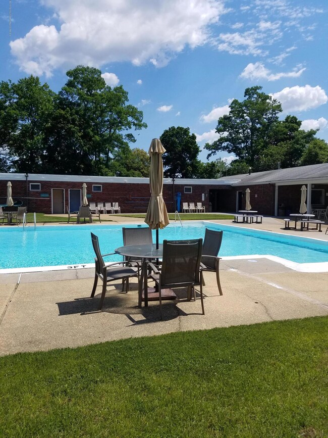 LG pool 9