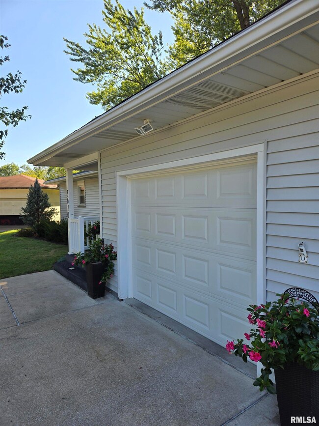 3610 35th Ave, Rock Island, IL 61201 - photo 4