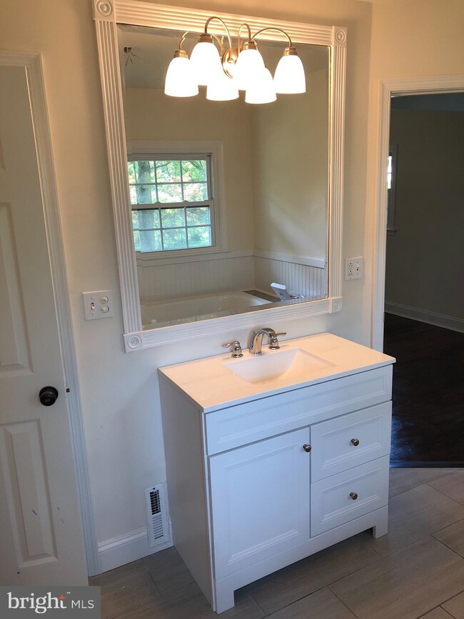 8518 Spruce St, Manassas, VA 20111 - photo 6