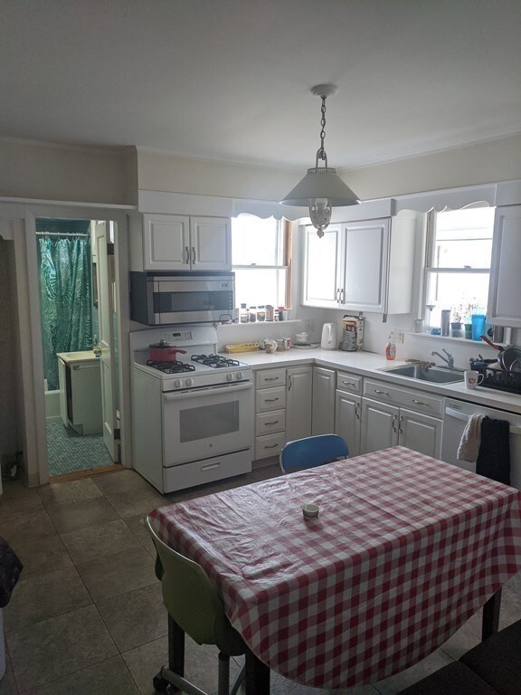 194 Adams St unit 1, Newton, MA 02458 - photo 5