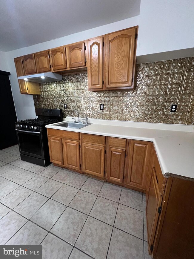 434 Birch St, Reading, PA 19604 - photo 7