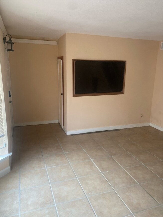 9350 Country Creek Dr unit 1, Houston, TX 77036 - photo 4