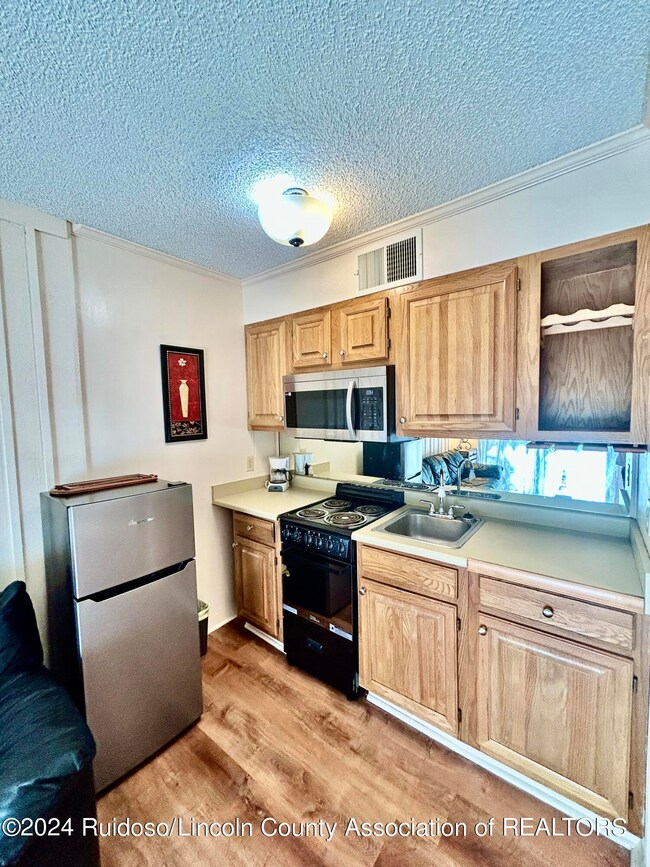 4 burner stove/oven