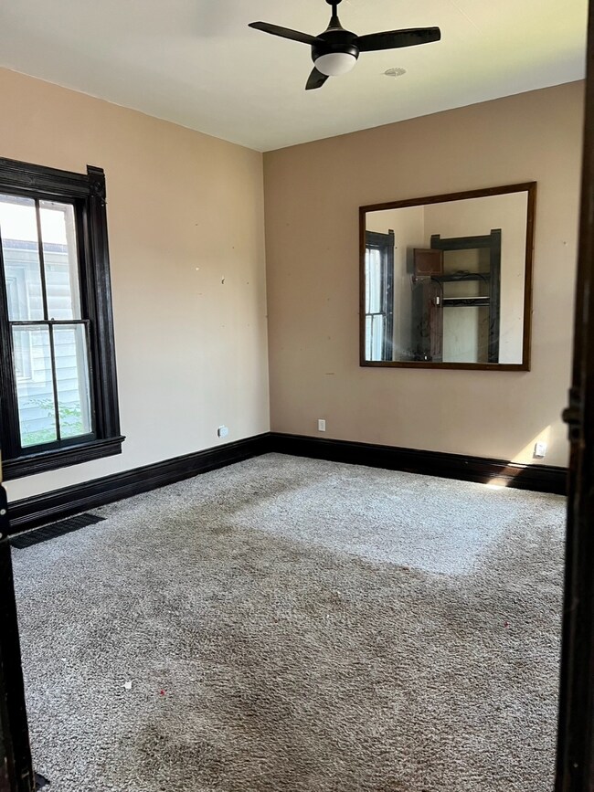 112 N Walnut St, Edinburgh, IN 46124 - photo 3