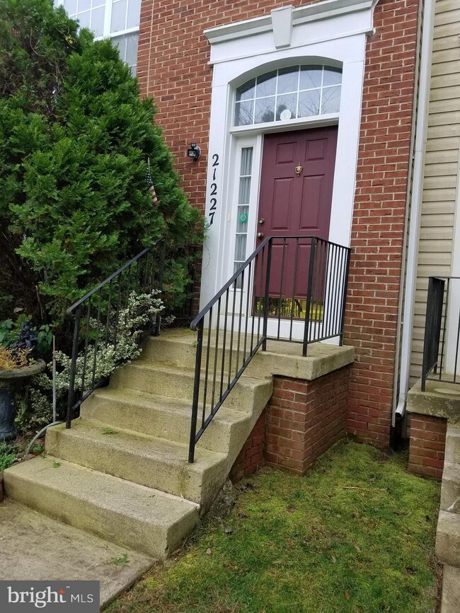 21227 Delevan Way, Germantown, MD 20876 - photo 2