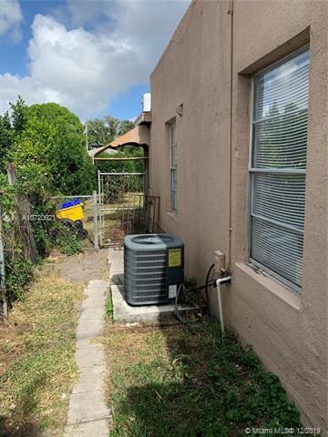 1032 Adams St, West Palm Beach, FL 33407 - photo 4