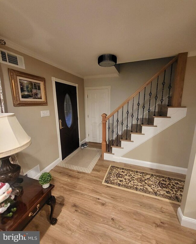 510 Spencer Ln, Warminster, PA 18974 - photo 5