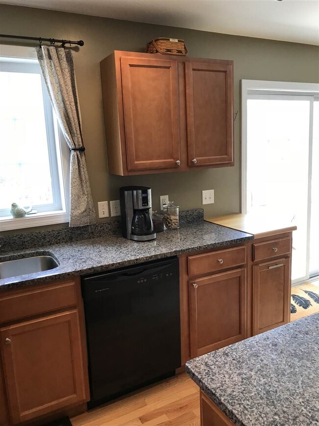 32 Townsend Dr, Dover, NH 03820 - photo 5