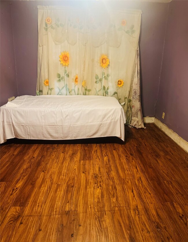 206 Garrotsville St, Houston, TX 77022 - photo 4