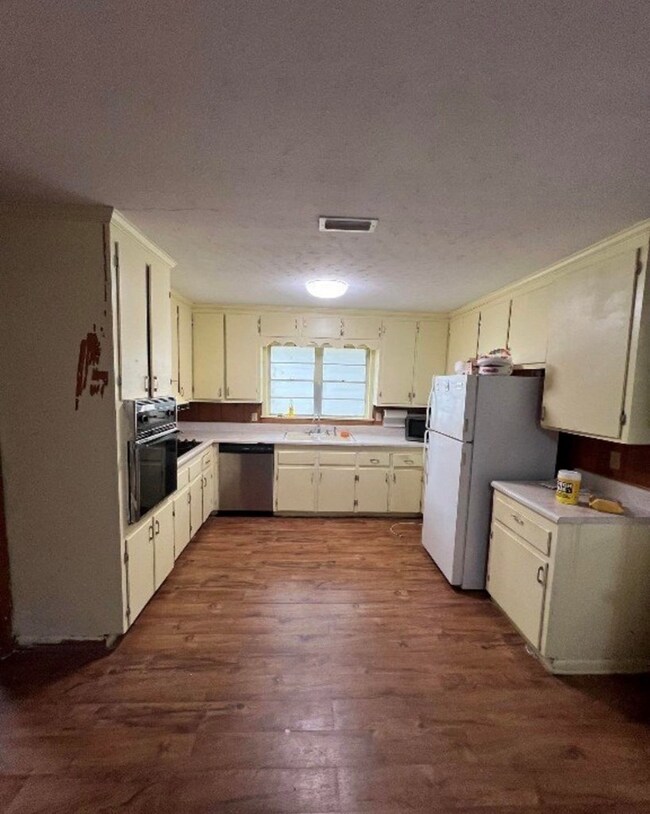 809 10th St, Opp, AL 36467 - photo 4