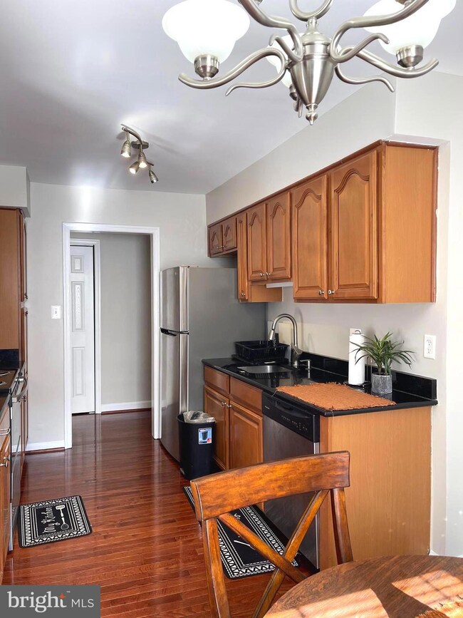 3332 Spring Ln unit C-20, Baileys Crossroads, VA 22041 - photo 7