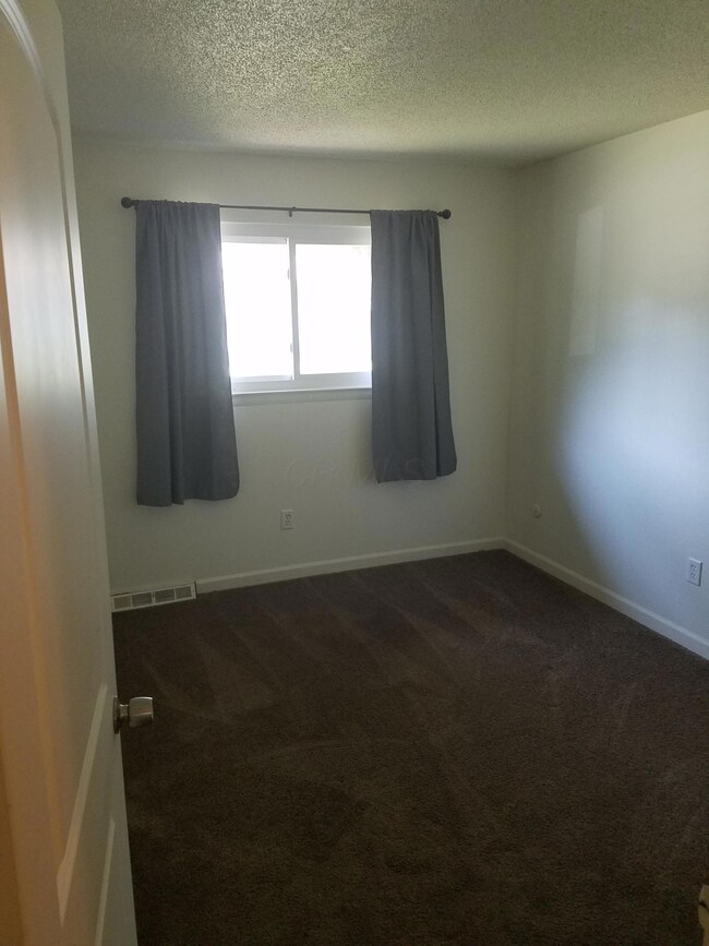 2670 Glenbriar St, Columbus, OH 43232 - photo 7