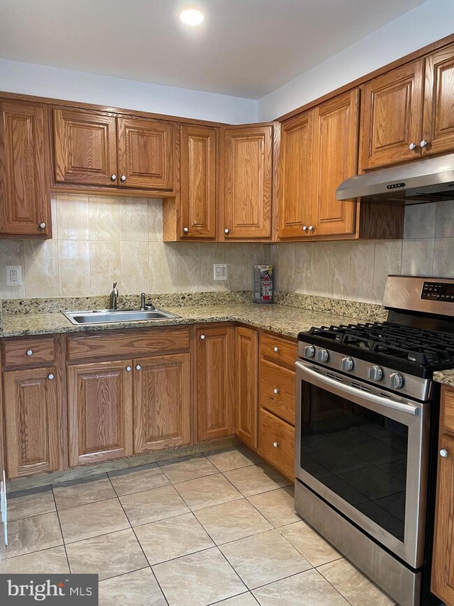 24 Winthrop Rd, Darby, PA 19023 - photo 7