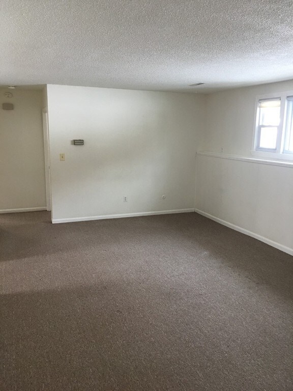 128 Cheryl Ln unit 1R, Holliston, MA 01746 - photo 5