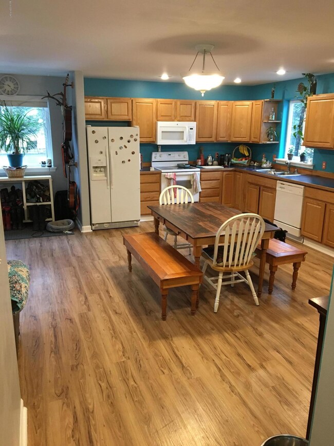 Kitchen /Dining