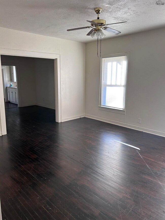 1643 Pearl Ave unit front house only, Wichita Falls, TX 76301 - photo 5