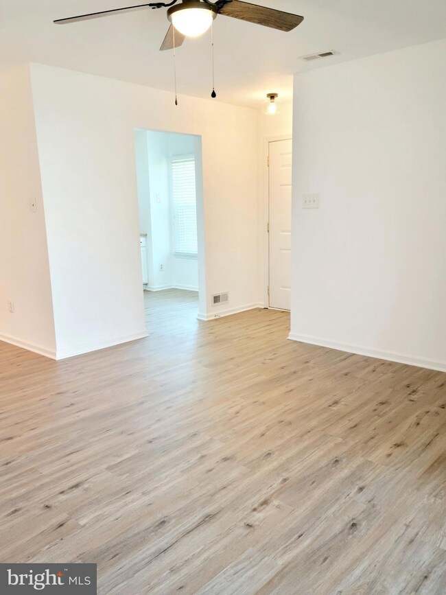 1403 Hawthorne Ct unit 1403, Sewell, NJ 08080 - photo 3