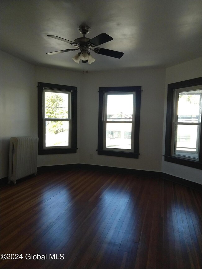 1 Columbia St unit 2, Schenectady, NY 12308 - photo 2