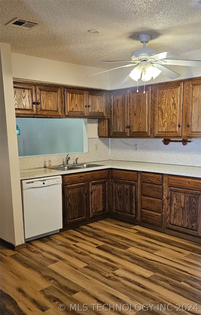 Plenty of Cabinets
