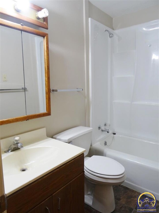 1910 SW Atwood Ave, Topeka, KS 66604 - photo 5