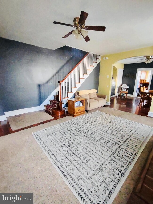 1183 E 9th St, Crum Lynne, PA 19022 - photo 2