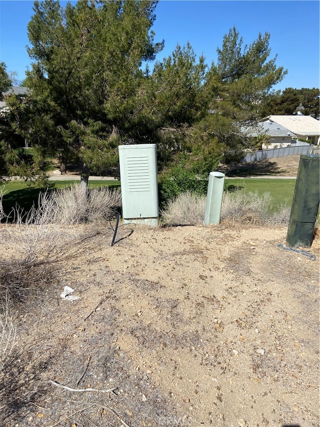 13858 Tam o Shanter Dr, Victorville, CA 92395 - photo 3