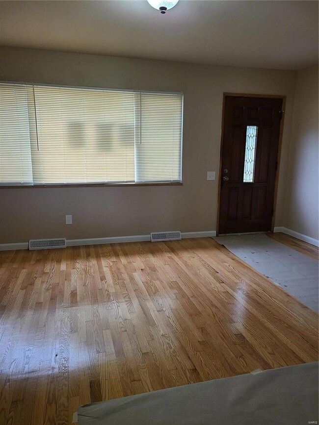 2690 Dove Dr, Florissant, MO 63031 - photo 2