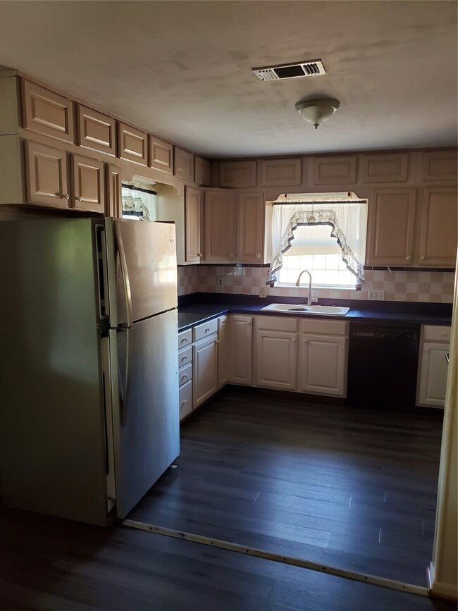 7331 Farnsworth St, Houston, TX 77022 - photo 7