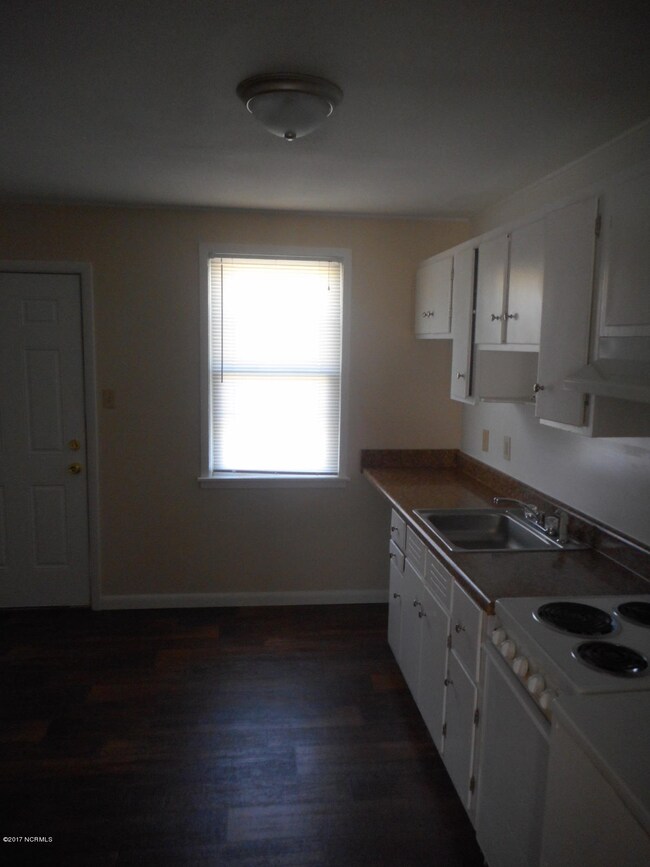 1246 Davis St, Jacksonville, NC 28540 - photo 4