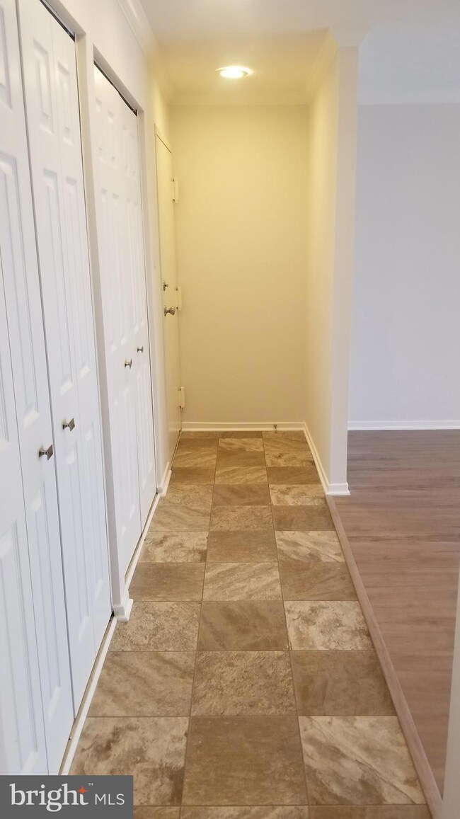 1662 Parkcrest Cir unit 2A/301, Reston, VA 20190 - photo 2