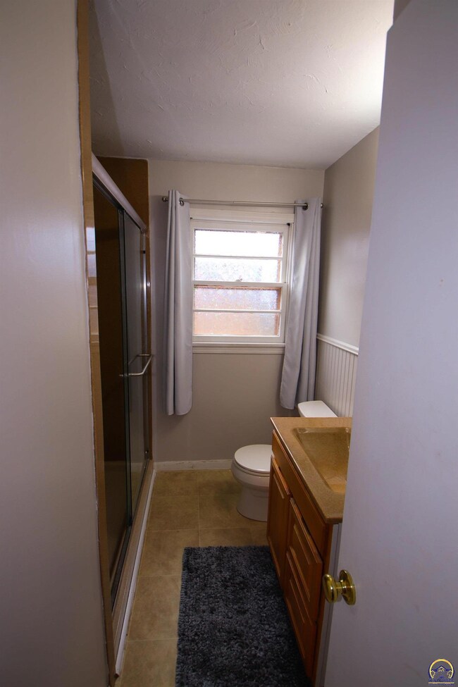 1634 SW Burnett Rd, Topeka, KS 66604 - photo 6