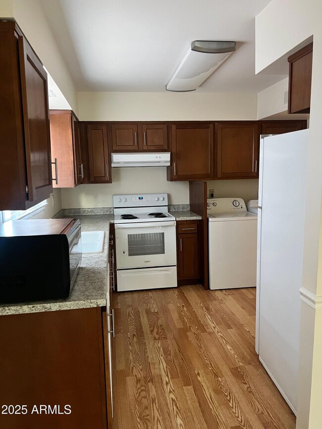 6604 S Lakeshore Dr unit D, Tempe, AZ 85283 - photo 7