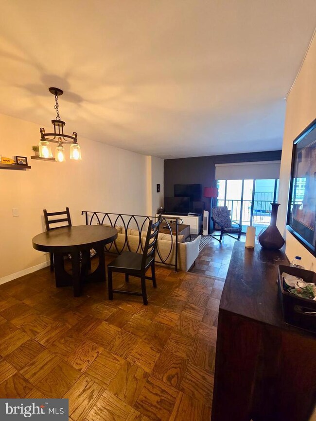 Carriage House unit 820, Washington, DC 20037 - photo 6