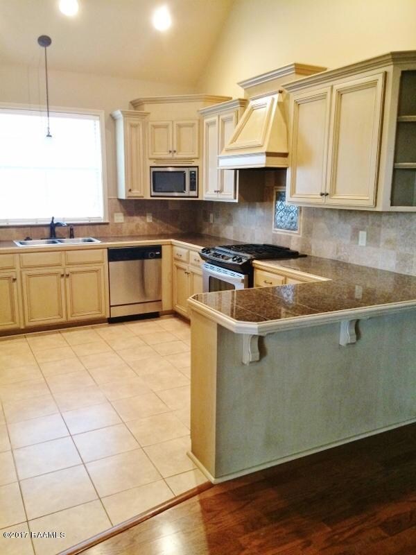 12 Silver Cedar Kitchen