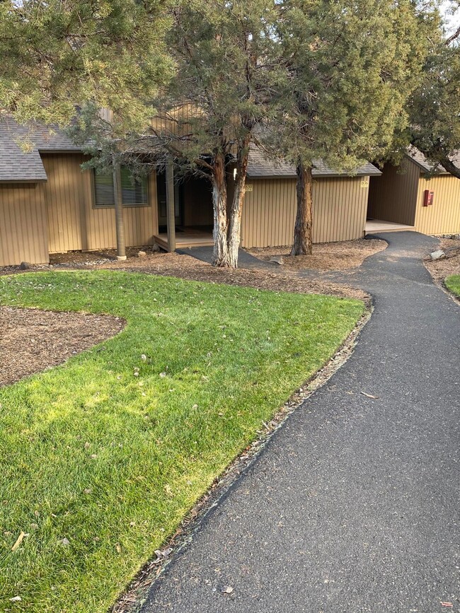 1830 Redtail Hawk Dr unit RV59G, Redmond, OR 97756 - photo 2