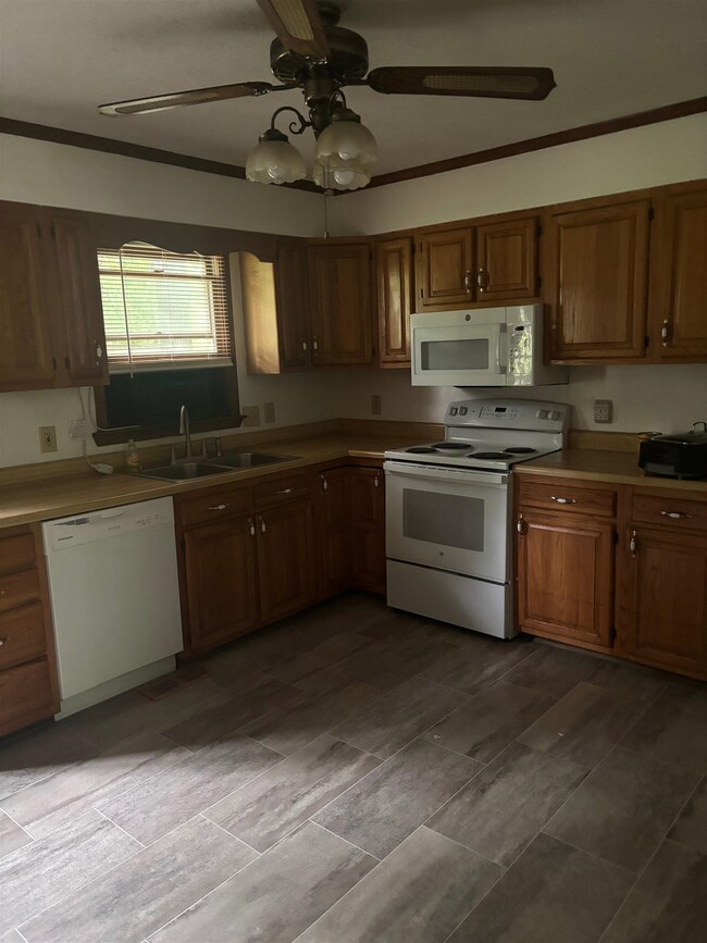 157 Dodge St, Stuarts Draft, VA 24477 - photo 3