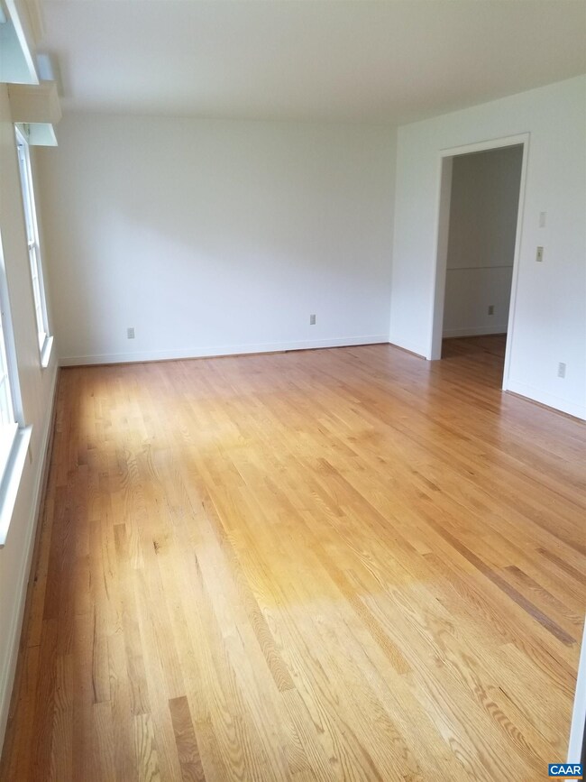 2912 Idlewood Dr, Charlottesville, VA 22901 - photo 5