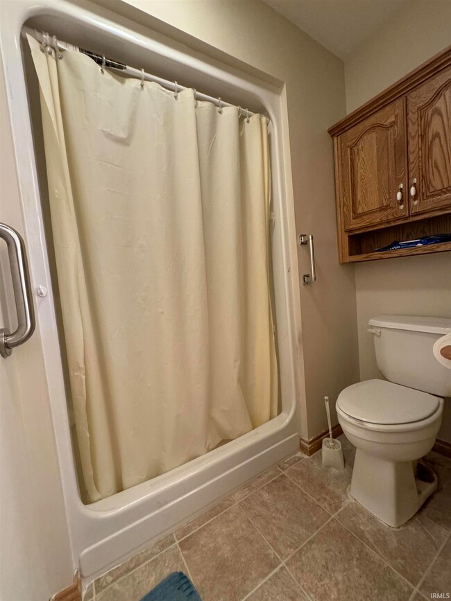 Full Bath (2nd picture)