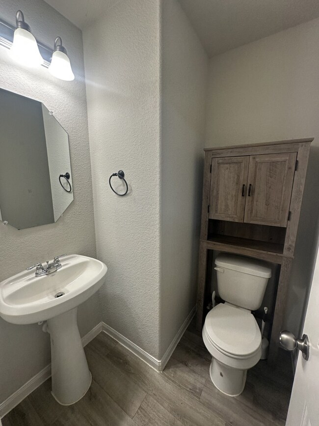 2146 10th St, Hempstead, TX 77445 - photo 7