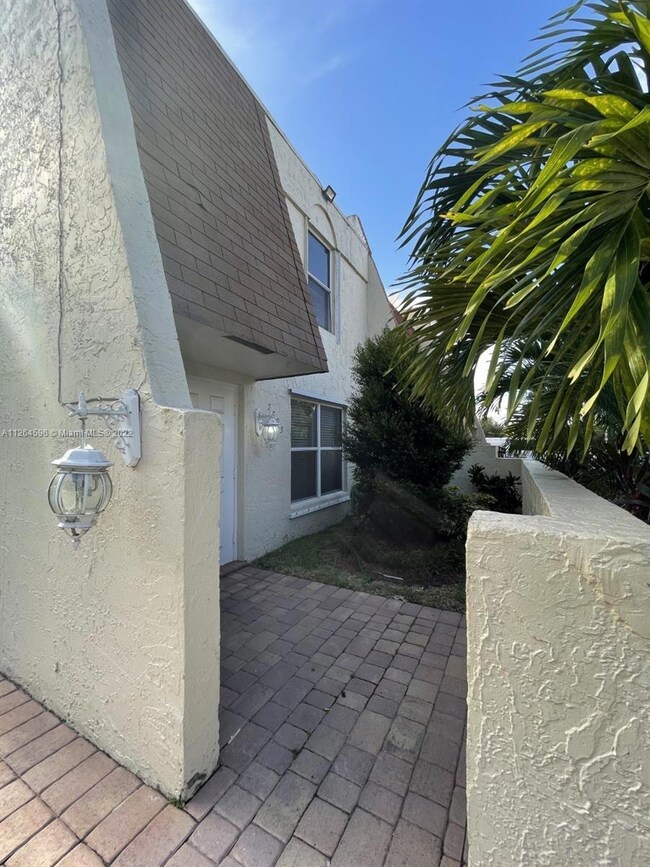 7595 NW 75th Ave, Tamarac, FL 33321 - photo 6