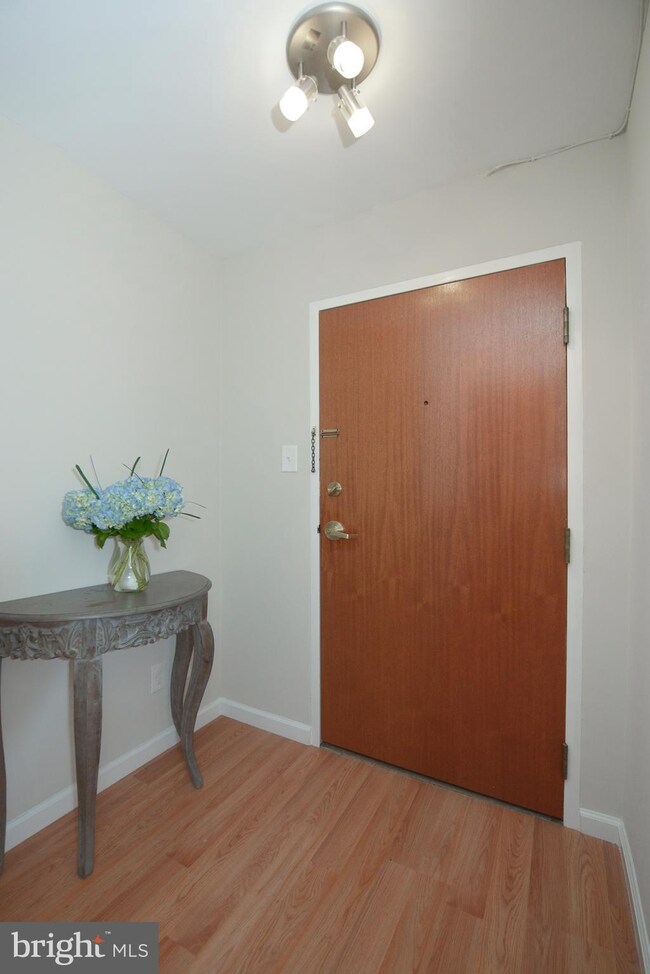 Potomac Plaza Terraces unit 512, Washington, DC 20037 - photo 3