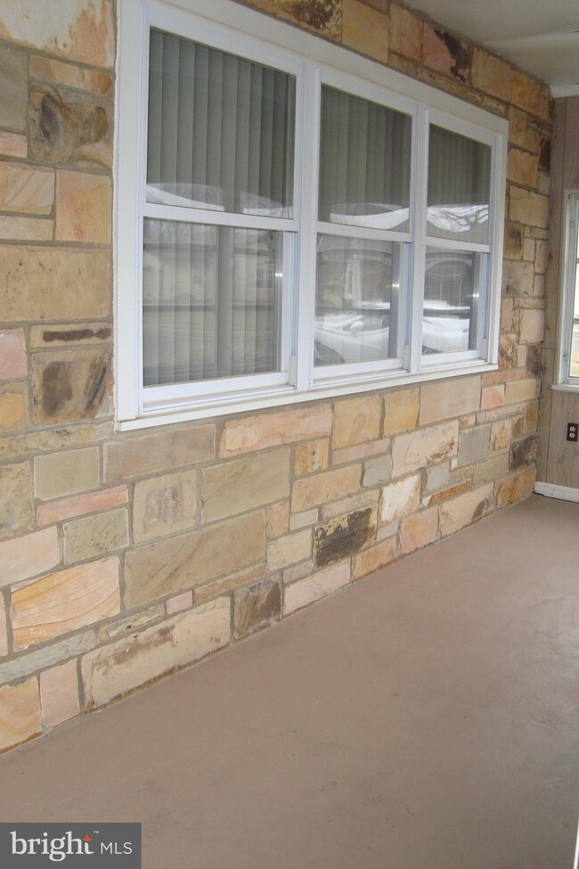 89 Huntington Dr, Southampton, NJ 08088 - photo 3